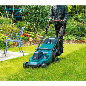 Gurajuća aku kosilica-kosačica Makita LM003GM103 40V 780m2 38cm sa baterijom 4.0Ah i punjačem