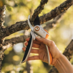 Ručne škare – makaze za orezivanje – voćarske Fiskars 1057168 069966