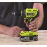 Aku bušilica-odvijač Ryobi 18V ONE+ R18DD5-220S sa dvije baterije 2.0 Ah i punjačem u torbi