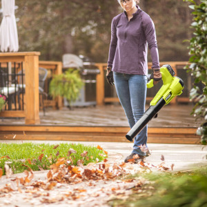 Aku puhač-duvač lišća Ryobi 18V sa baterijom 4.0 Ah i punjačem RY18BLA-140 RYGAR