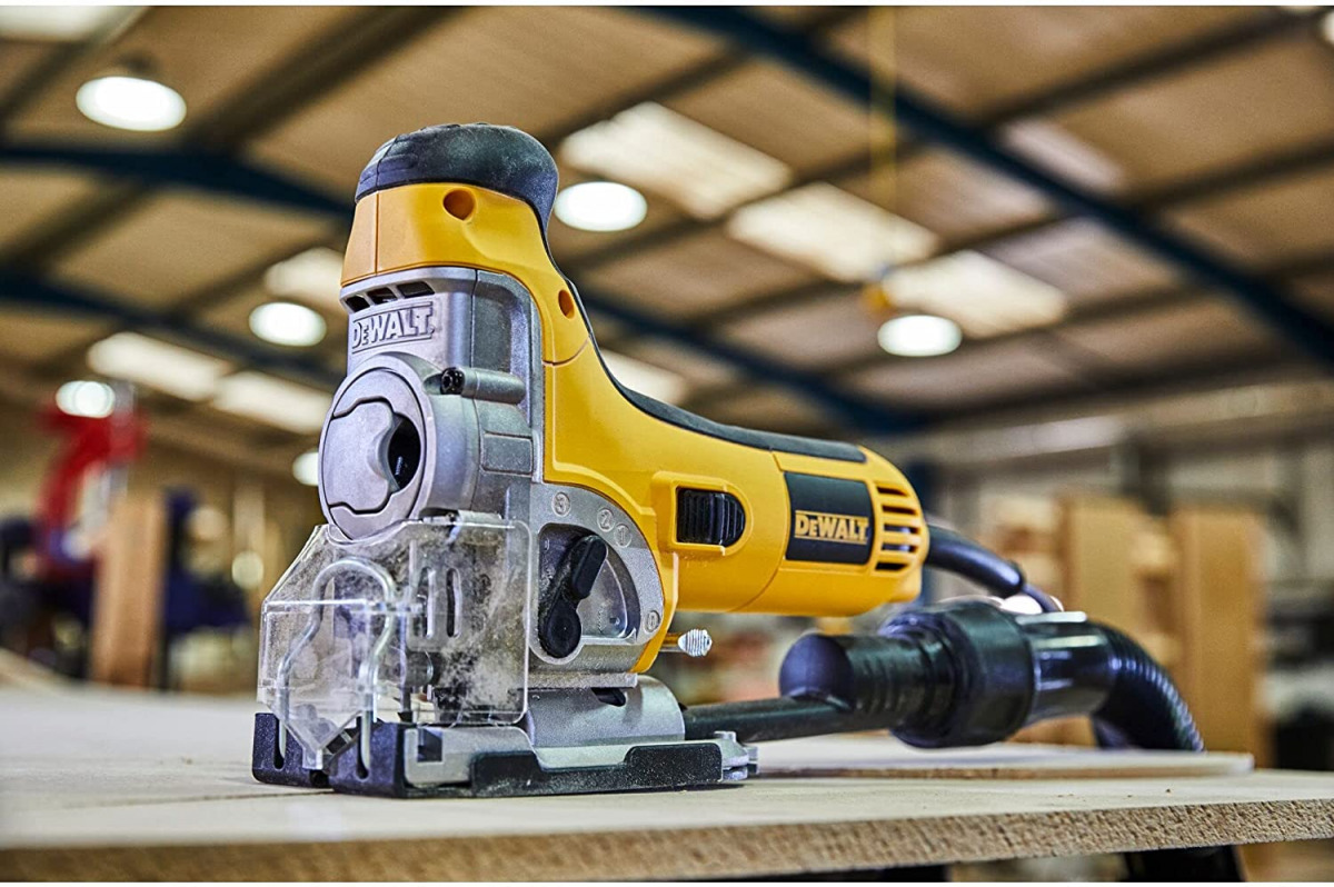 Električna ubodna pila DeWalt DW333KT 701W u Tstak koferu