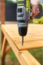 Aku udarna bušilica Ryobi R18PD7-252S 18V sa 2 baterije i punjačem u koferu