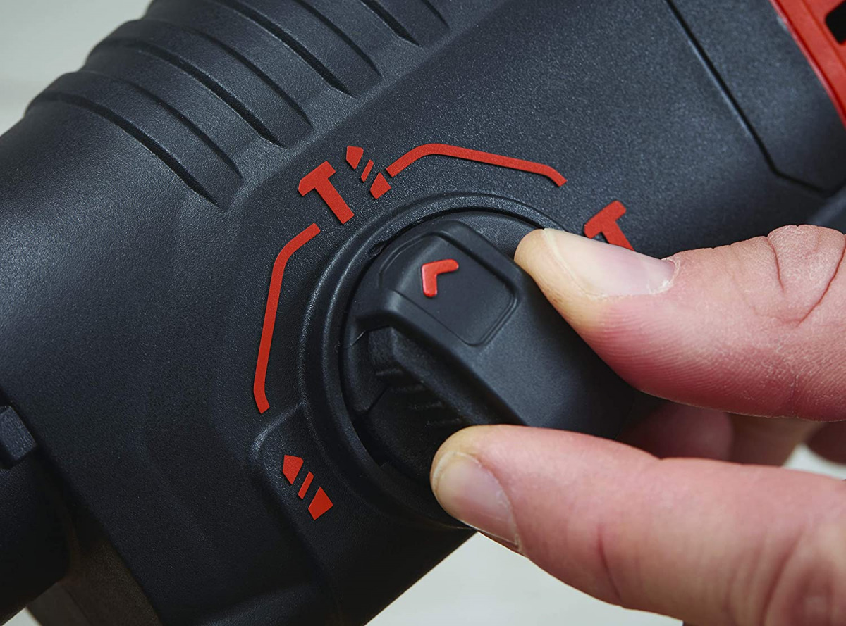 Električna udarna bušilica Black+Decker BEHS01K 650W SDS-Plus sa nastavcima u koferu