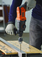 Električna udarna bušilica Black+Decker BEHS01K 650W SDS-Plus sa nastavcima u koferu