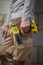 Aku udarna bušilica Stanley SFMCD715D2K 18V 60Nm sa 2 baterije 2.0Ah i punjačem u koferu