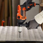 Električna udarna bušilica Black+Decker BEH850KA32 850W sa 32-dijelnim priborom u koferu