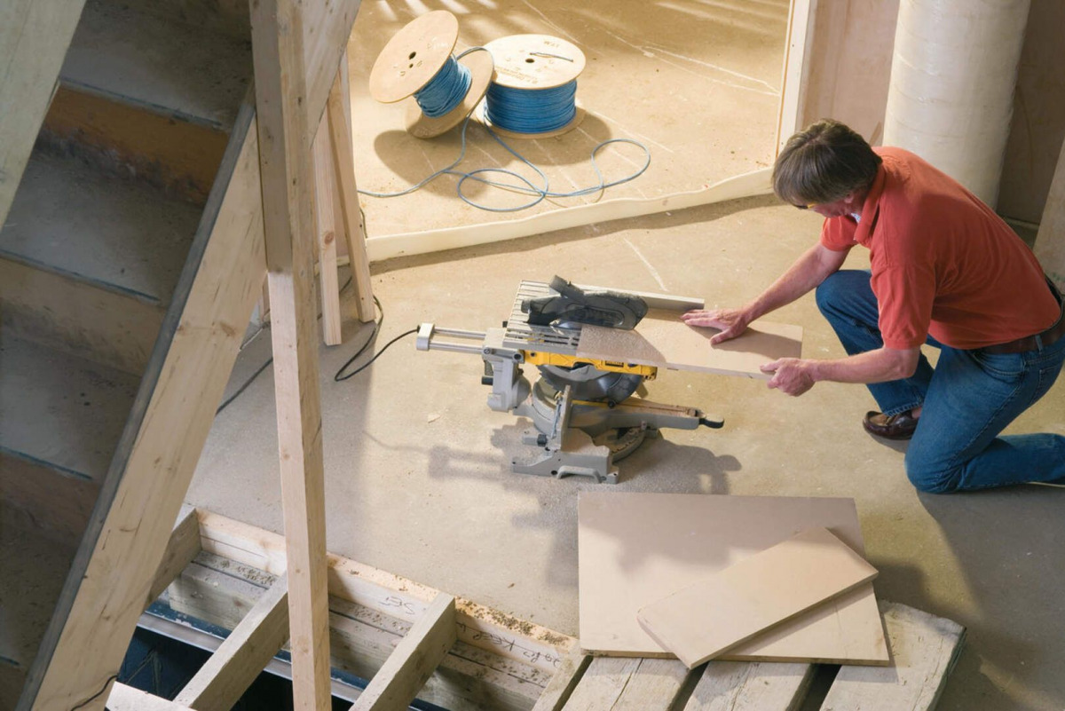 Električna potezno-nagibna pila - štucer DeWalt D27111 1500W 305mm