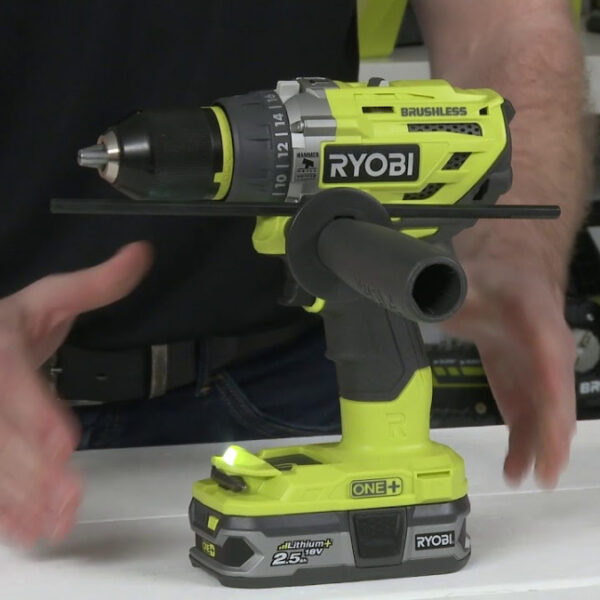 Aku udarna bušilica Ryobi R18PD7-252S 18V sa 2 baterije i punjačem u koferu